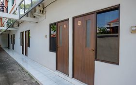 RedDoorz near Stasiun Tawang Semarang
